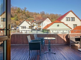 Casa cu 5 studiouri independente, terasa rooftop, vedere ...