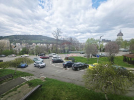 Apartament cu 4 camere de v&acirc;nzare &icirc;n zona Calea Romanului