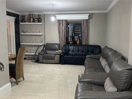 Casa cu 8 camere, 750 mp teren , Radauti