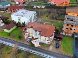 Casă / Vilă de lux cu 2 garaje, 10 camere de v&acirc;nzare ?...