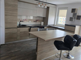 Apartament 2 camere, decomandat - zona Tractorul