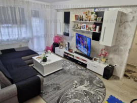 Apartament 2 camere , decomandat - zona Tractorul