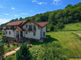 FILM! Resedinta nobiliara, in inima coltului verde al Vaii N