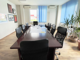 Clădire de birouri cu 12 parcări &icirc;n incintă privată,...