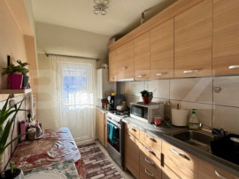 Apartament 2 camere, decomandat, parcare, zona Porii