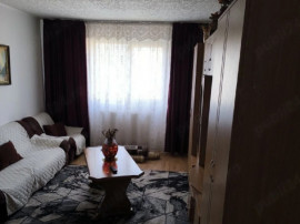 Apartament 3 camere, semidecomandat - zona Noua