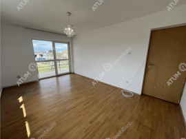 Apartament cu 3 camere si balcon la etajul 1 zona Trei Steja