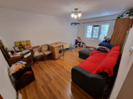 Apartament cu 3 camere &icirc;n zona Casa de Cultura