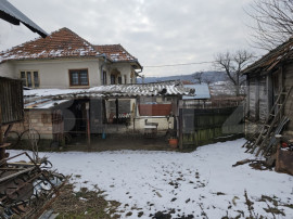 Casa plan parter plus etaj cu 3 camere, 158 mp si 6300 mp te