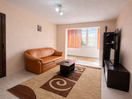 Apartament decomandat cu 3 camere, zona Cetate