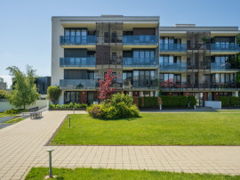 Apartament spatios Sisesti cu vedere la Lac