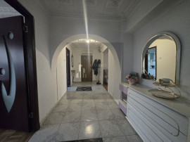 Apartament 104mp utili 2bai centrala -an 1985 -Bd. Chisin...