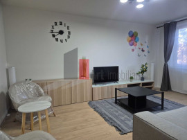 Inchiriez apartament 4 camere, complet renovat,