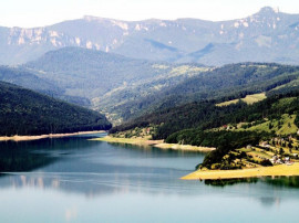 Teren Deschidere la Lac , Statiunea Durau , Izvorul Muntelui
