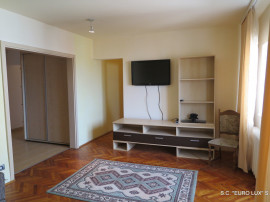 Apartament 3 camere amenajat - Zona Vlaicu