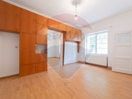 Apartament cu 2 camere de vânzare în zona UTA
