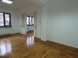 Apartament 4 camere Birouri/Showroom - Piata Victoriei - Cap