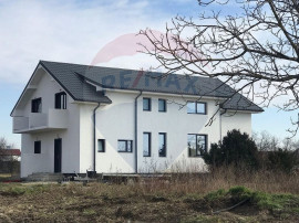 Duplex de vânzare în vatra satului Bucovăț, Remetea Mare