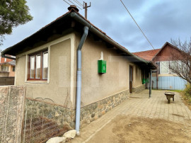 Casa individuala cu 4 camere, 300 mp teren, zona Centru