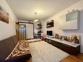 Apartament 3 camere, 2 bai, decomandat, etaj intermediar,...