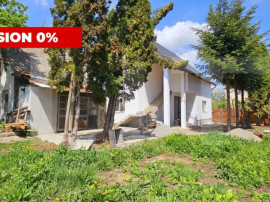 Casă spațioasă, de vanzare, cu 10 camere, 200 mp, zona se