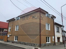 Casă / Vilă cu 4 camere de v&acirc;nzare &icirc;n zona Central