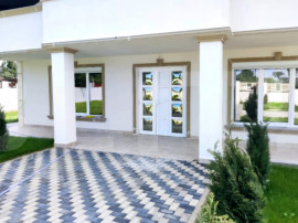 Casă spațioasă cu curte generoasă, &icirc;n zonă liniștită