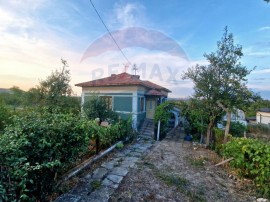 Casă / Vilă cu 4 camere in Scaesti , Teren - 900 mp