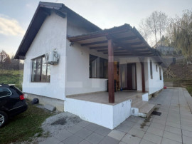 Casa de vanzare, 3 camere, 90 mp, zona Ghinzii