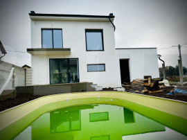 Casa moderna cu piscina, aproape de Arad