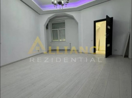 { Metrou UNIVERSITATE } Apartament 4 camere