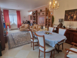 Casă / Vilă cu 5 camere de v&acirc;nzare &icirc;n zona Tomis Mall