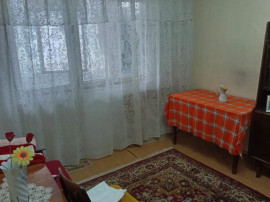 Apartament 3 camere etaj 2/4 Viziru 1 Liber.