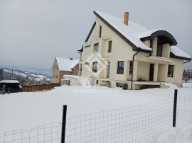 Casă individuală cu demisol, parter și etaj &ndash; 186mp