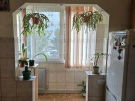 Apartament 2 camere, decomandat - zona Tractorul