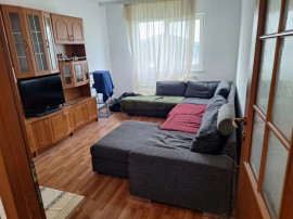 Apartament 2 camere, decomandat - zona Rulmentul