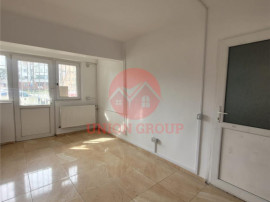 Spatiu Comercial 4 Camere, Parter, Acces Stradal, Zona Casa