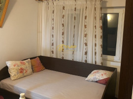 Apartament 3 camere Pacurari, etaj intermediar
