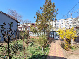 Casă la curte, 100 mp, zona Mihai Bravu