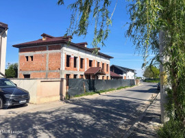 Domnesti - cladire 319 mp util, 2x garaj, ideal comercial