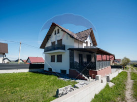 Casă / Vilă cu 4 camere de v&acirc;nzare