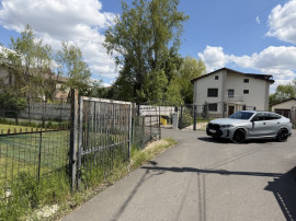 Teren intre vile Academia Ecvestra Mogosoaia