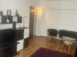 Trocadero, de vanzare 2 camere, decomandat, renovat