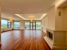 Apartament 4 camere I Vedere lac I Premium
