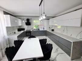 Apartament cu 5 camere de v&acirc;nzare &icirc;n zona Precista