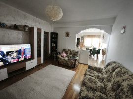 Apartament 4 camere, 115 mp + 2 balcoane, parter, Radauti