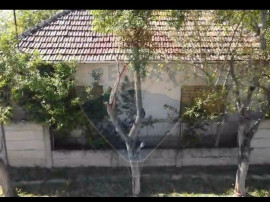 Casă cu gradina mare in Boiu