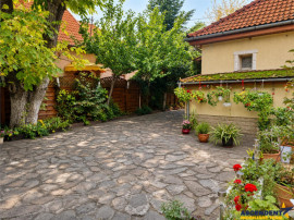Proprietate cu stil distinct in Bartolomeu, dispusa pe doua