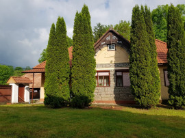 Casa placuta in Morlaca, langa Valea Draganului, pe 3000 mp