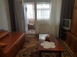 Apartament trei camere, mobilat utilat, etaj 2, Piata Mare